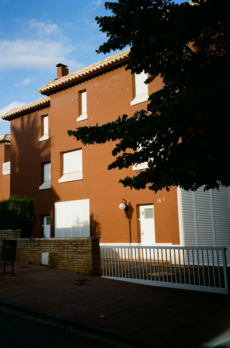 Propietarios e inquilinos: ¿quién debe asegurar qué en un piso de alquiler?